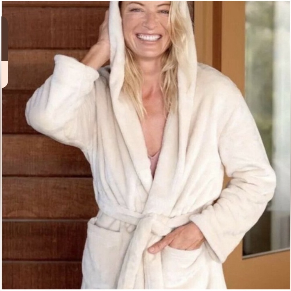 Summer & Rose 🌹 size S/M Beautiful Soft Robe